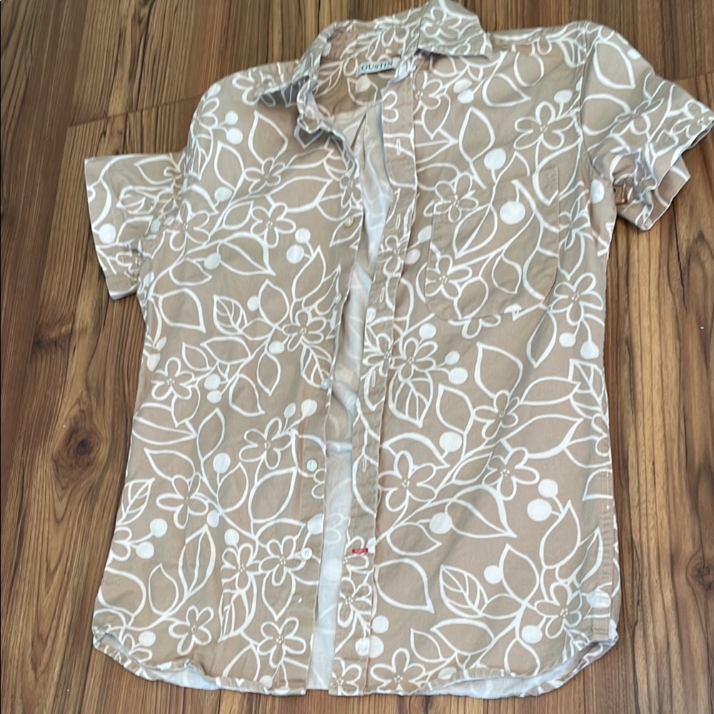Gustin Tan and White Floral Shirt